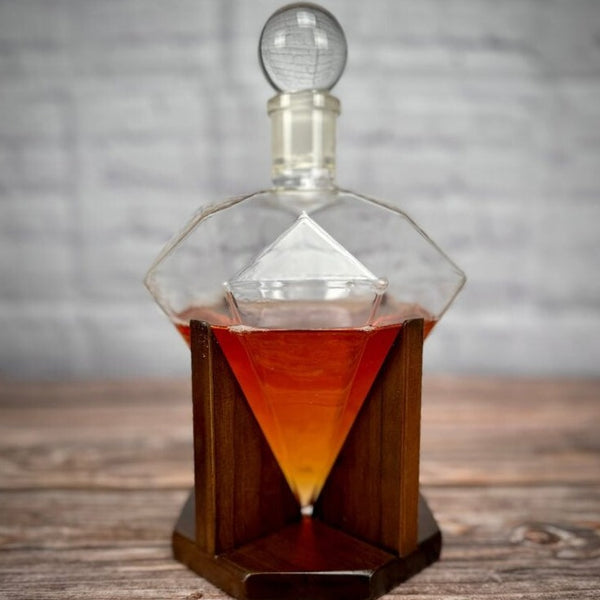 Single Handcrafted Diamond Glass Wine and Whiskey Decanter - 1000ML