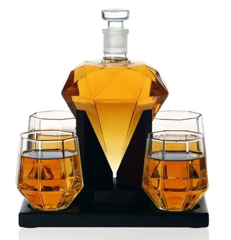 Diamond Decanter Set with Oak Stand - Perfect Whiskey Lover Gift For Home Bar - 850ML