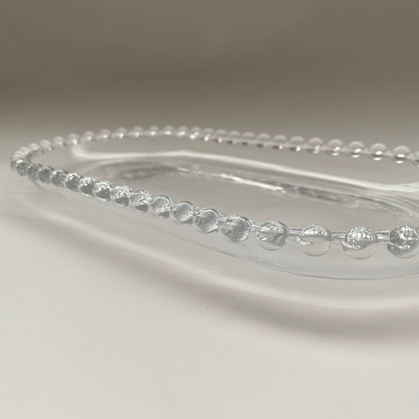 Pearl Modern Crystal Clear Oval Shape Plate Glass Tray (1Pcs)