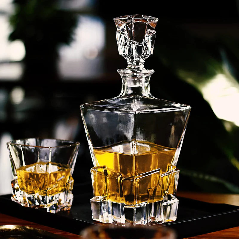 CLEAR CRYSTAL ICEBERG DESIGN SINGLE WHISKEY DECANTER - 800ML