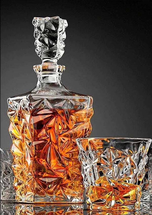 Crystal Clear Single Decanter Perfect for Serving -Diamond Cut Glass Decanter - 850ML